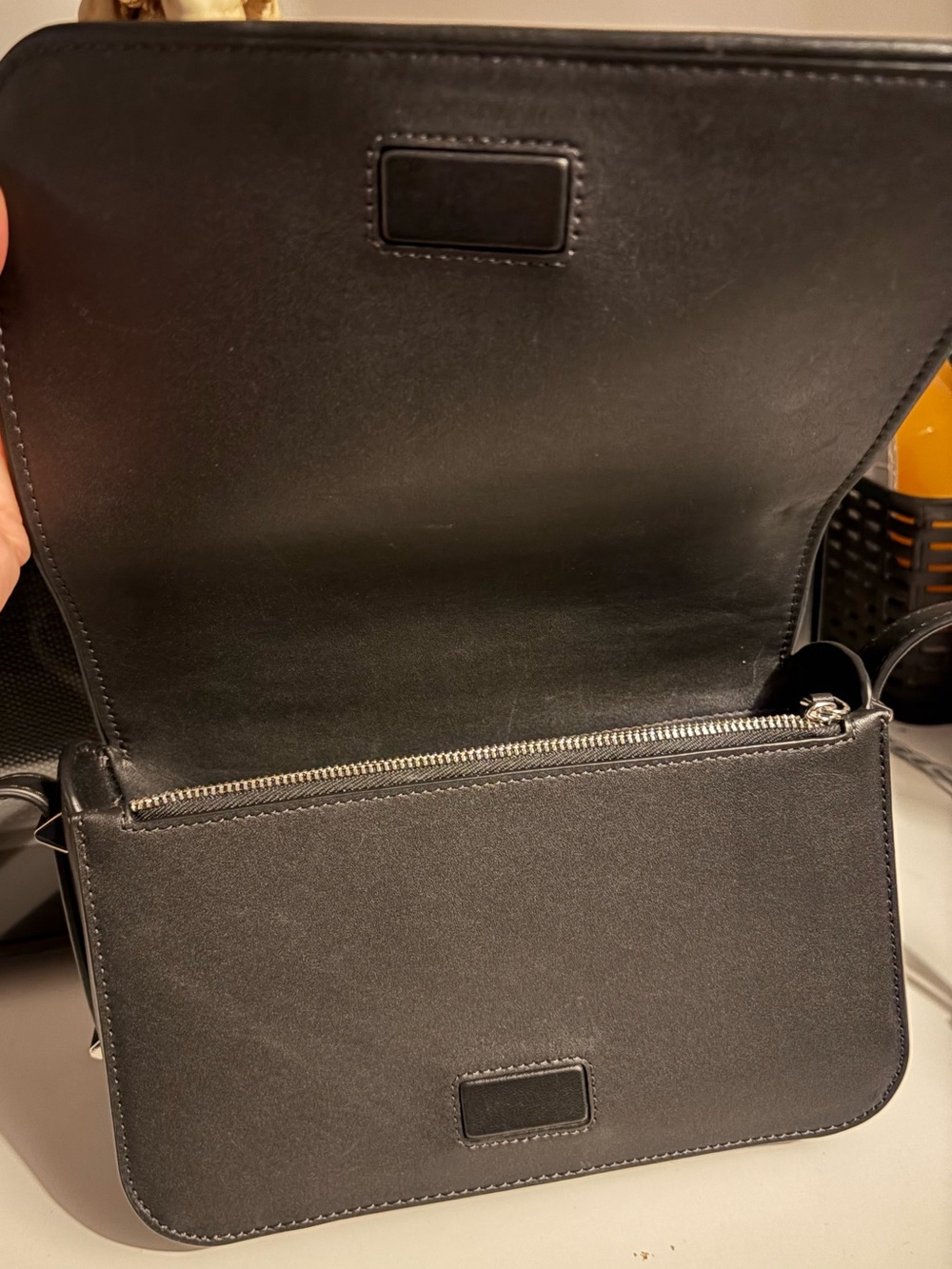Like new Kate Spade black classic purse as shown. - Picture 5 of 7